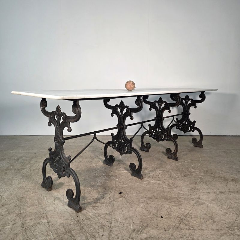 Large 19th cast iron garden table
