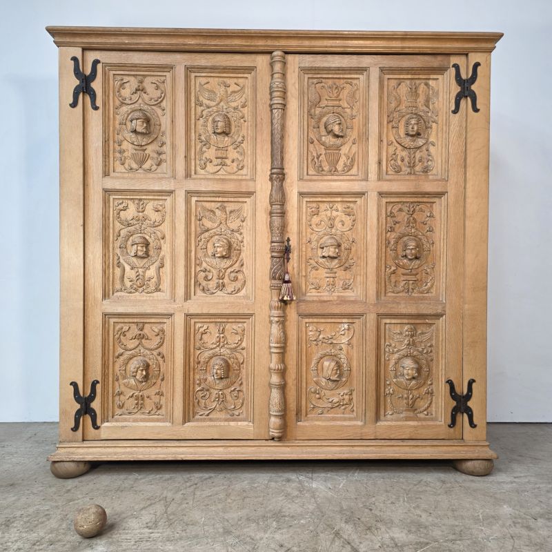 Nice mid-20th century solid light oak furniture, Renaissance style